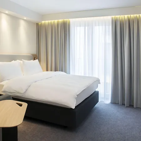 Express By Ihg Hotel 3*