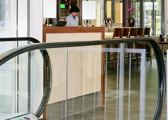 Express By Ihg Hotel